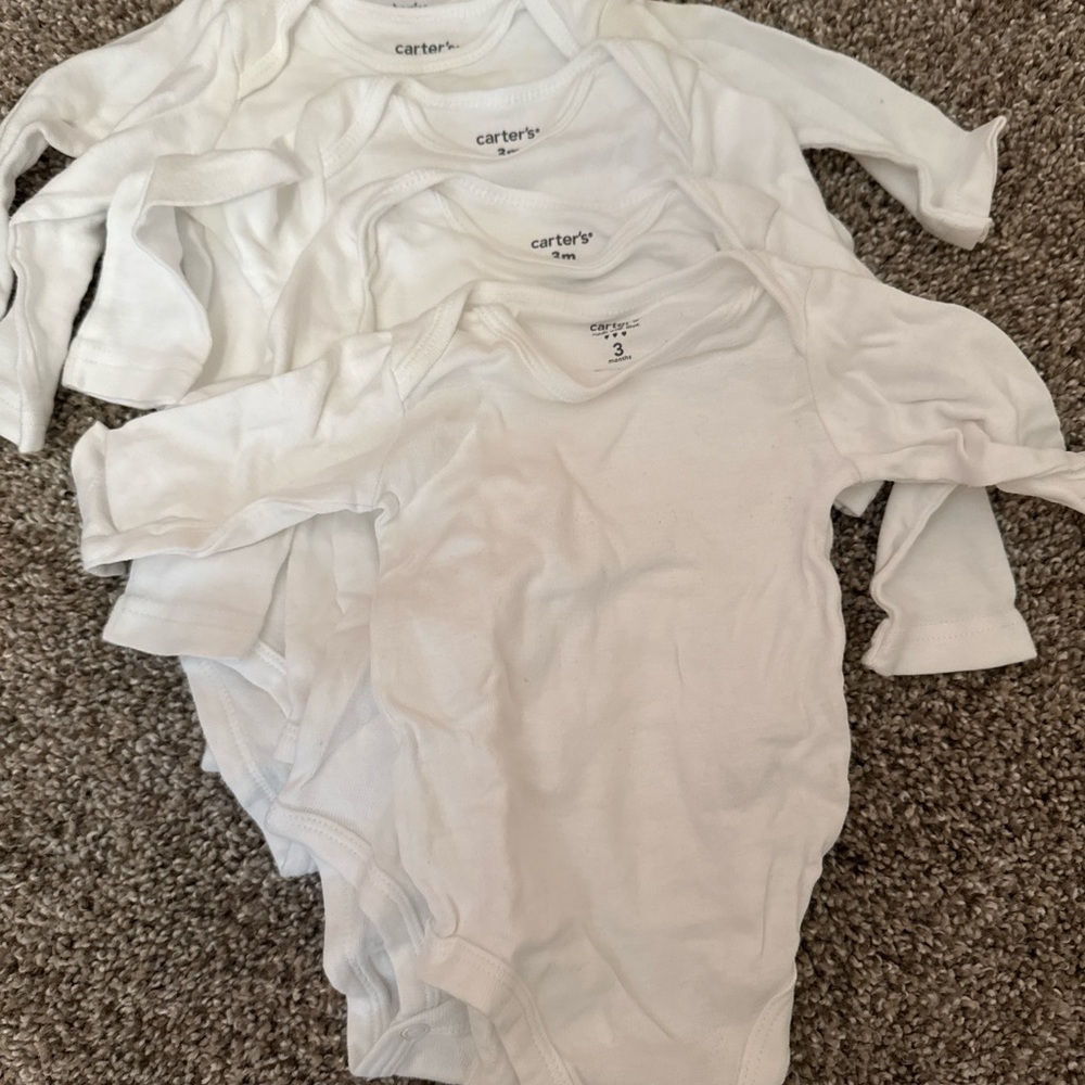 Carter’s White Long Sleeve Baby Onesies – Lot of 5 – 0–3 Months – $5